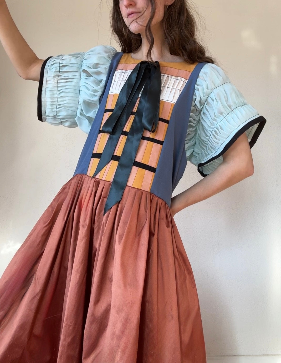 S ribbon dress pleats